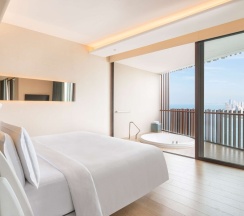 Двухместный Ocean Suite Prestige двуспальная кровать в Hilton Pattaya