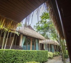 Коттедж Deluxe с красивым видом из окна в Tup Kaek Sunset Beach Resort
