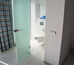 Улучшенный двухместный номер с 1 кроватью или 2 отдельными кроватями и видом на море в La familia