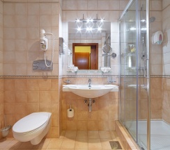 Дипломат в Валентина