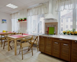 Кровать в четырехместном мужском номере в New Day