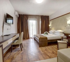Двухместный номер Premium с балконом двуспальная кровать в Prestige Hotel and Aquapark