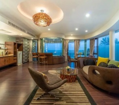 Люкс Executive с балконом в Springfield at Sea Resort & Spa