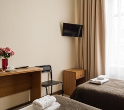 Трехместный номер с собственной ванной комнатой в Алиса