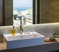 Двухместный номер Deluxe (двуспальная кровать) в Ibis Styles Heraklion Central