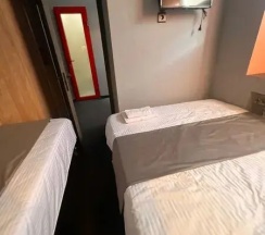 Трёхместный номер Standard (двуспальная кровать и односпальная кровать) в Хостел №1 комфорт
