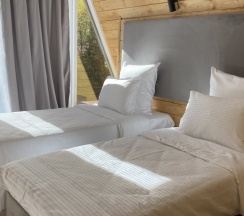 Дом-треугольник в Katadze Glamp