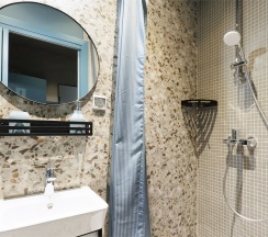 Улучшенный номер с балконом в Simple hotel B9