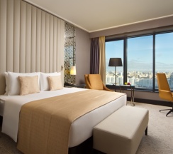 Двухместный номер с видом на реку двуспальная кровать в Double Tree by Hilton