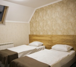 Номер стандарт с 2 односпальными кроватями (мансарда) в Альпина