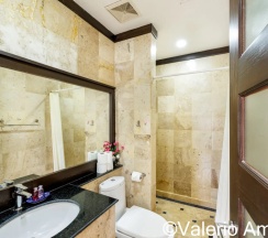 Трёхместный номер Standard с балконом и с красивым видом из окна в Апартаменты OMNIA Phuket - Waterfront Karon