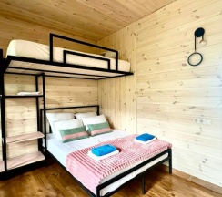 Шестиместный семейный номер Superior с балконом в Manresa family resort