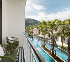 Двухместный номер Superior с видом на бассейн двуспальная кровать в Sugar Marina Resort – LAGOON Villas – Nai Yang Beach