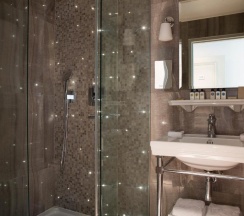 Трёхместный номер Deluxe в Hotel Monge
