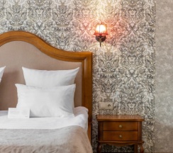 Двухместный полулюкс №4 с 2 комнатами с красивым видом из окна двуспальная кровать в Лель