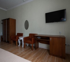Номер полулюкс с 1 двуспальной кроватью в Djump hotel