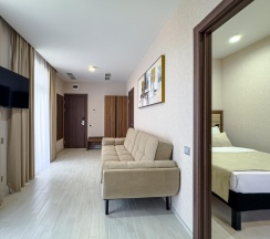 4-местная комната делюкс в Дворец Солнца