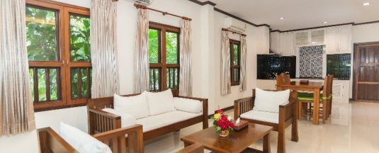 Вилла Grand с балконом и с красивым видом из окна в Rawisara Villa Resort