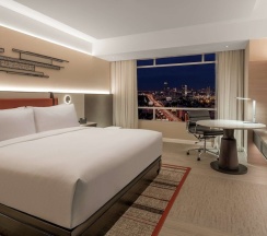 Двухместный номер Guest двуспальная кровать в DoubleTree by Hilton Bangkok Ploenchit