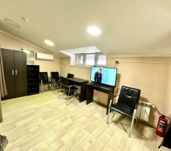 Общий 7-местный номер для мужчин и женщин с удобствами на этаже в Rest Home