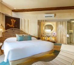 Двухместный номер Saastal Plunge Pool with jungle view двуспальная кровать в Hotel Shibari Tulum - Restaurant & Cenote Club