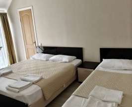 Трёхместные апартаменты Comfort c 1 комнатой с видом на город в Лазурный