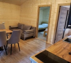Шале Comfort с 2 комнатами с красивым видом из окна в Maas
