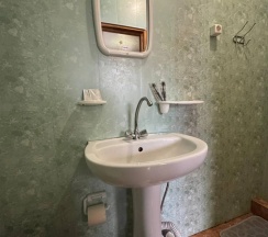 Трехместный номер с двуспальной и односпальной кроватью в Гостиница-на-море.РФ