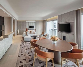 Двухместный люкс Governor двуспальная кровать в Fairmont Singapore