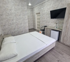 Четырёхместный номер Superior с балконом в Премьер-Сухум