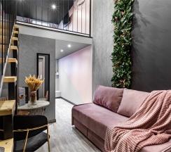 Двухуровневые апартаменты для троих гостей в Smart Hotel Kantemirovsky