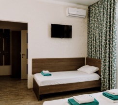 Полулюкс 4х-местный с балконом в Легенда