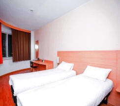 Двухместный номер Premium с видом на город 2 отдельные кровати в Отель Ibis Астана