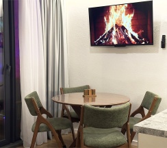 Дом «DOUBLE» с банным чаном на террасе в Luxe House