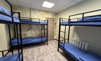 Кровать в 6-местном общем женском номере в Точка