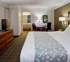 Двухместный номер двуспальная кровать в La Quinta Inn by Wyndham Orlando Airport West