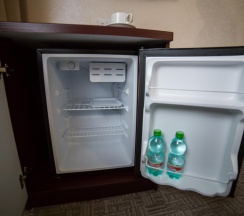 Номер полулюкс улучшенный с 1 двуспальной кроватью в Гранат