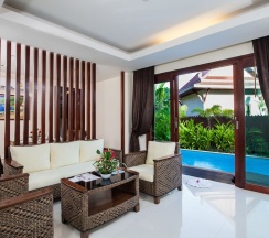 Вилла с балконом в Howard Johnson by Wyndham Phuket Naiyang