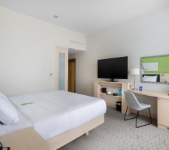 Двухместный номер Улучшенный с видом на город двуспальная кровать в Hampton by Hilton Minsk City Centre