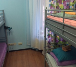 Улучшенный четырехместный номер в 7skyhostel