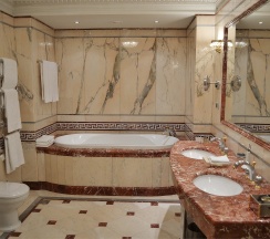 Однокомнатный Люкс с видом на Строгановский дворец в Taleon Imperial Hotel