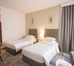 Двухместный номер Premium (2 отдельные кровати) в BM Beach Hotel