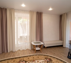 Люкс однокомнатный с камином в Мореин