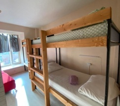 Мини-комната "Семейная" с двумя 2-х ярусными кроватями в Rest Home