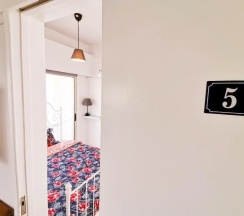 Двухместный номер Standard (двуспальная кровать) в Central Square Nomadic Rooms