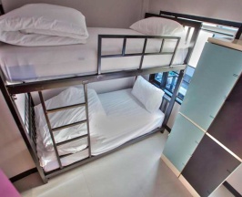 Кровать в общем номере (женский номер) в Jellybean The Blocks Hostel Sukhumvit 10