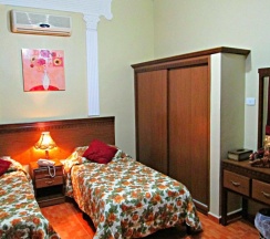 Двухместный номер Deluxe двуспальная кровать в Sufara Hotel Suites