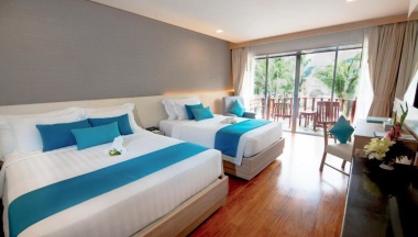 Трёхместный номер Deluxe с видом на бассейн в Phuket Graceland Resort And Spa