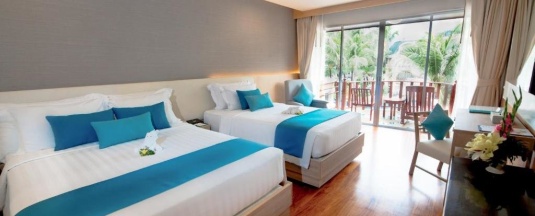 Трёхместный номер Deluxe с видом на бассейн в Phuket Graceland Resort And Spa
