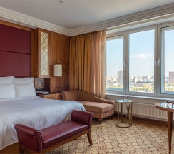 Номер Делюкс с одной большой кроватью в МонАрх Москва Отель 5*